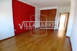 3 bedroom bank apartment located in the Barro Vermelho Urbanization in Abrantes