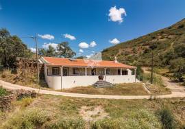 Detached, modernised 3 bedroom quinta in country location with 2500m2 plot North of Tavira.