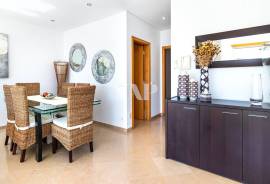 Large 3+3 bedroom semi-detached house located in a gated community, Vilamoura
