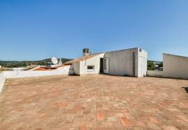 Traditional villa in the historic center of Estoi