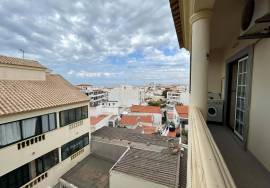 Quarteira: 3rd and Top Floor with Elevator: Furnished 2-Bedroom Apartment with Hall, Living Room, 2 Bathrooms, Equipped Kitchen, Pantry, 2 Balconies, and Annex with Shower and Sanitary Facilities on the Roof Terrace.
