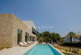 Stunning 4+1 - bedroom villa with pool and rooftop jacuzzi in Quinta do Lago