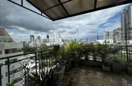 Prime Mansion 31 - Newly Renovated 2 Bed Pet Friendly Condo for Sale in BTS Phrom Phong.