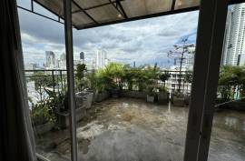 Prime Mansion 31 - Newly Renovated 2 Bed Pet Friendly Condo for Sale in BTS Phrom Phong.