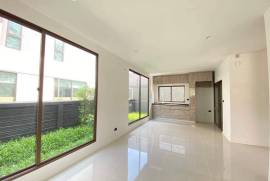 Burasiri Krungthep Kreetha - Luxury Detached House with 4 Bedrooms and 200 sqm on Rama 9 Road.