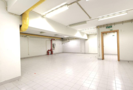 Stall store for commerce, with 420m² located in the center of Pombal