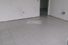 Ground floor stall store with 106 m2 for commerce located near the center of Pombal.