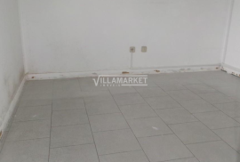 Ground floor stall store with 106 m2 for commerce located near the center of Pombal.