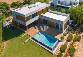 Luxurious Contemporary 4-Bedroom Concrete House in Prime Location