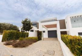 Moradia em banda T2 com vista golfe no Silves Golf Resort – Algarve