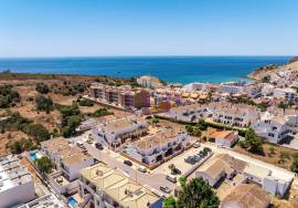 A Spacious Townhouse, with Flexible Accommodation in Burgau and within a Stroll of the Beach