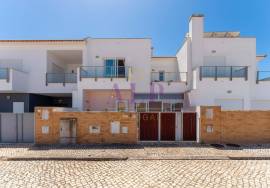 A Spacious Townhouse, with Flexible Accommodation in Burgau and within a Stroll of the Beach