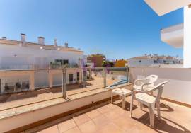 A Spacious Townhouse, with Flexible Accommodation in Burgau and within a Stroll of the Beach