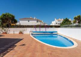 A Spacious Townhouse, with Flexible Accommodation in Burgau and within a Stroll of the Beach