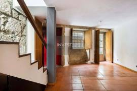 2 Bedroom Duplex House for Sale at Rua de Pelames 49, Porto