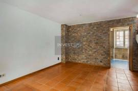 2 Bedroom Duplex House for Sale at Rua de Pelames 49, Porto