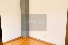 2 Bedroom Duplex House for Sale at Rua de Pelames 49, Porto