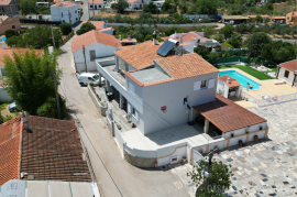 Fully Renovated T5 Villa For Sale in Algoz