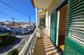 3 BEDROOM VILLA WITH BALCONIES AND GARAGE IN CHARNECA DA CAPARICA