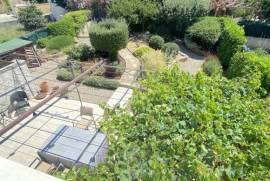 Detached Villa with Glorious Landscaped Garden
