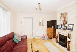 3 bedroom, Semi-detached house for sale