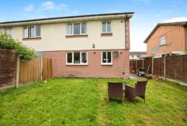 3 bedroom, Semi-detached house for sale