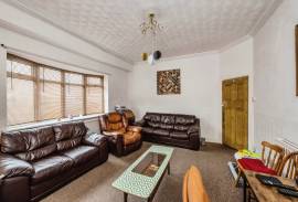 6 bedroom, Terraced House for sale