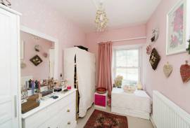 3 bedroom, Semi-detached house for sale