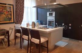 Apartment for rent in Riga, 165.00m2