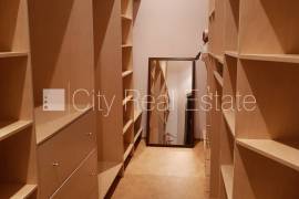 Apartment for rent in Riga, 165.00m2
