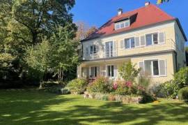 Belle maison individuelle avec un grand jardin magnifique à Gräfelfing