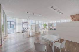 Office/Salon - Bolzano-Zona industriale. Bright office in a convenient location