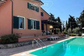 PG7172- Recently built villa of 380 sqm with garden and swimming pool