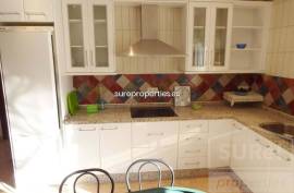 Property of 162 m2 located in the town of Algarrobo (Málaga) composed of 2 new apartments on the same floor (one with 2 bedrooms of 95 m2 approx., And the other with 1 bedroom of 67 m2 approx.)