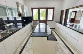 Luxury 5 Bed Villa For Sale in Pelawatte, Battaramulla Sri