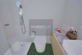 Renovated 1+1 Bedroom Apartment with Elevator at Rua de Santa Catarina, 921