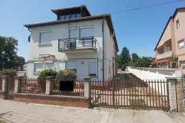 Dombóvár, Hungary: House with two apartments