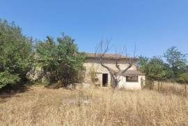 Old Stone Barn With 150 M2 Of Floor Space Over 2 Levels On 755 M2 Of Land.