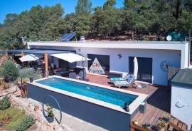 Detached Villa in an Oasis of Clam with Pool