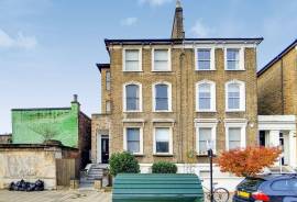 2 bed flat to rent Bouverie Road, Stoke Newington N16