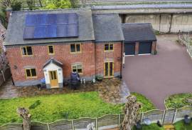 3 bedroom, Detached house for sale