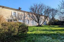 Dpt Charente (16), à vendre SEGONZAC Longère charentaise avec dépendances