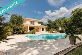 Grande villa au calme , 5 ch, piscine, garage ....