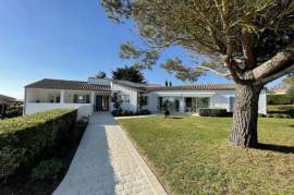 Fabulous and Charming Villa with Stunning Sea VIews