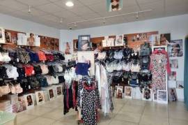 Dpt Vendée (85), à vendre proche BRETIGNOLLES SUR MER, fonds de commerce LINGERIE, MAILLOTERIE, MERCERIE, emplacement n°1