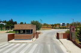 Townhouse with swimming pool in first phase of construction in Silves