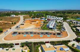 Townhouse with swimming pool in first phase of construction in Silves