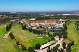 Townhouse with swimming pool in first phase of construction in Silves