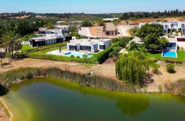 Townhouse with swimming pool in first phase of construction in Silves