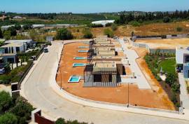 Townhouse with swimming pool in first phase of construction in Silves